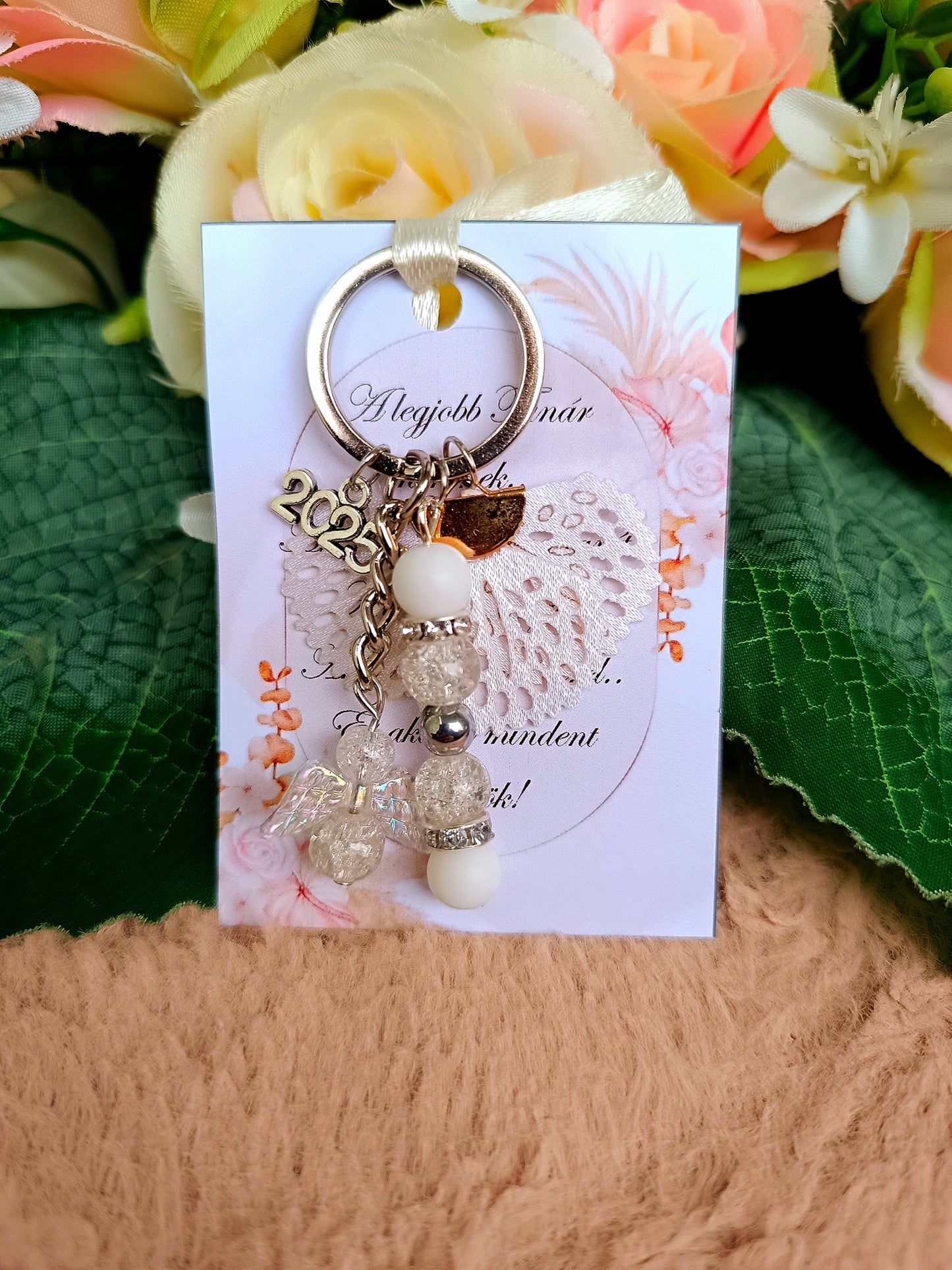 Ballagási ajándék angyalos kulcstartó fehér 2025