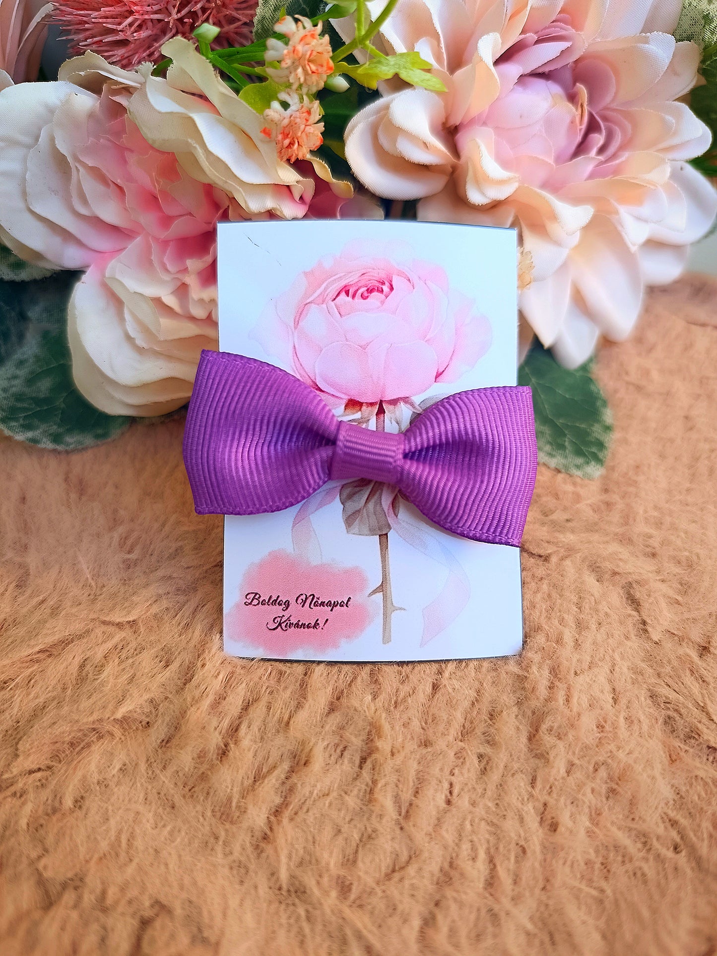 Ajándék masni hajgumi nőnapi lila