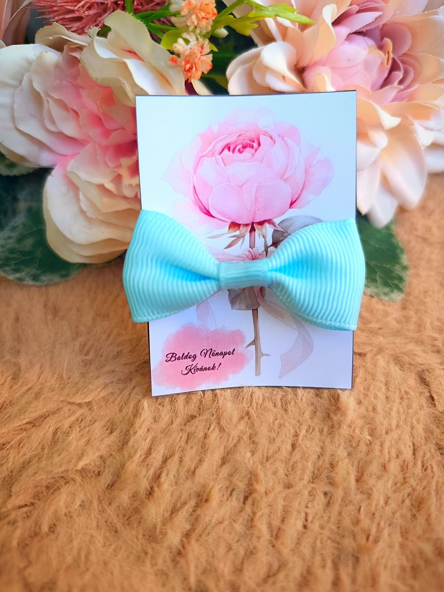 Ajándék masni hajgumi nőnapi világoskék