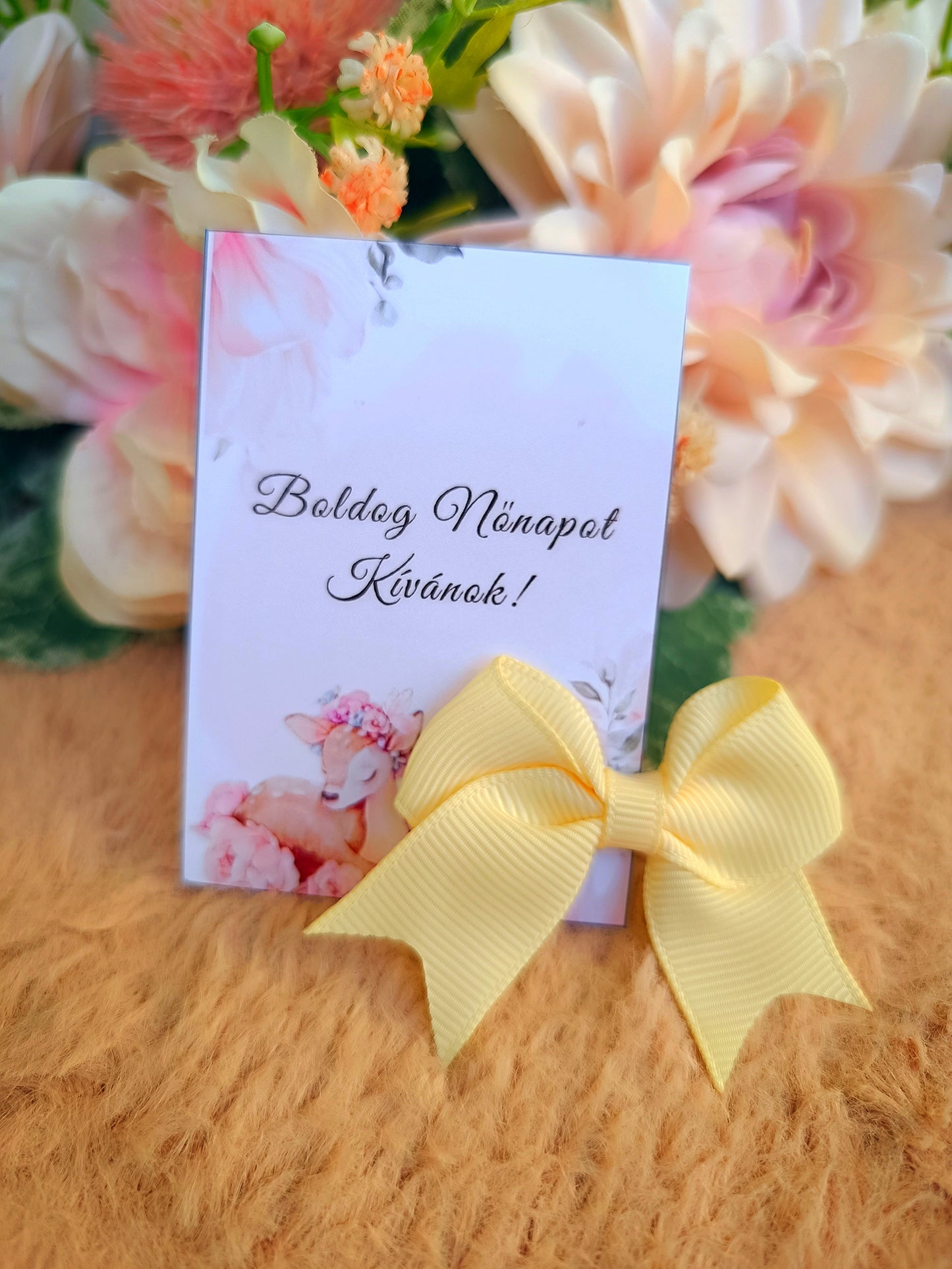 Ajándék masni csatt nőnapi bézs