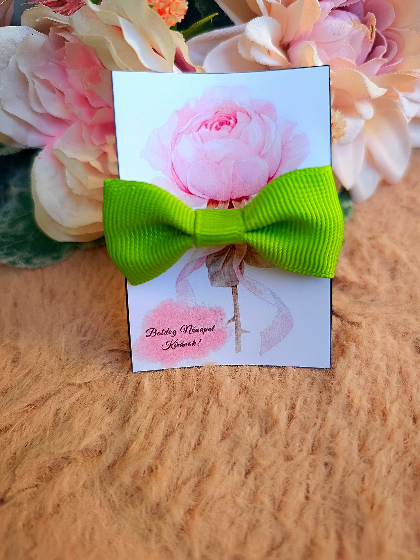 Ajándék masni hajgumi nőnapi zöld