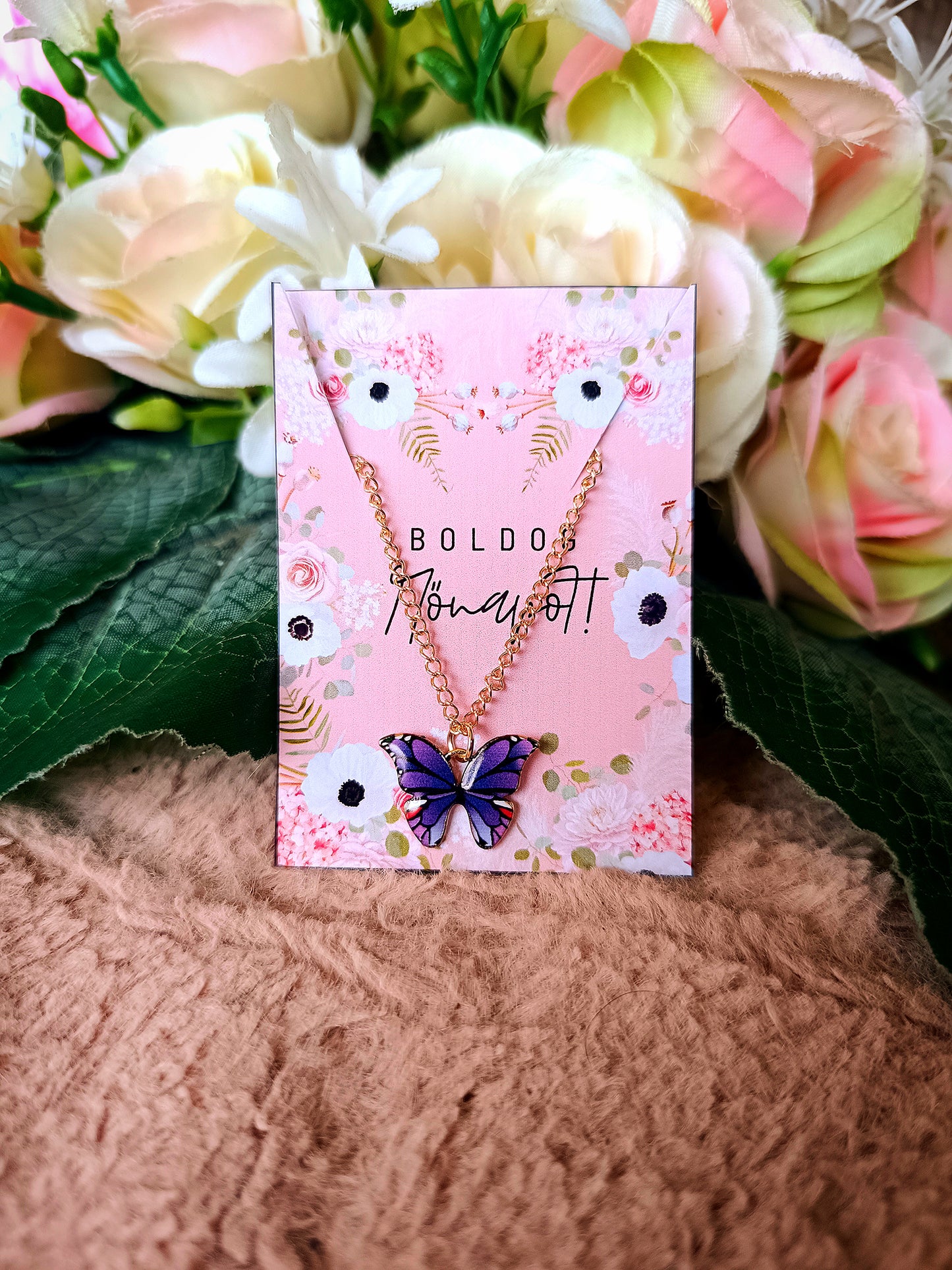 Ajándék nőnapra pillangós nyaklánc lila