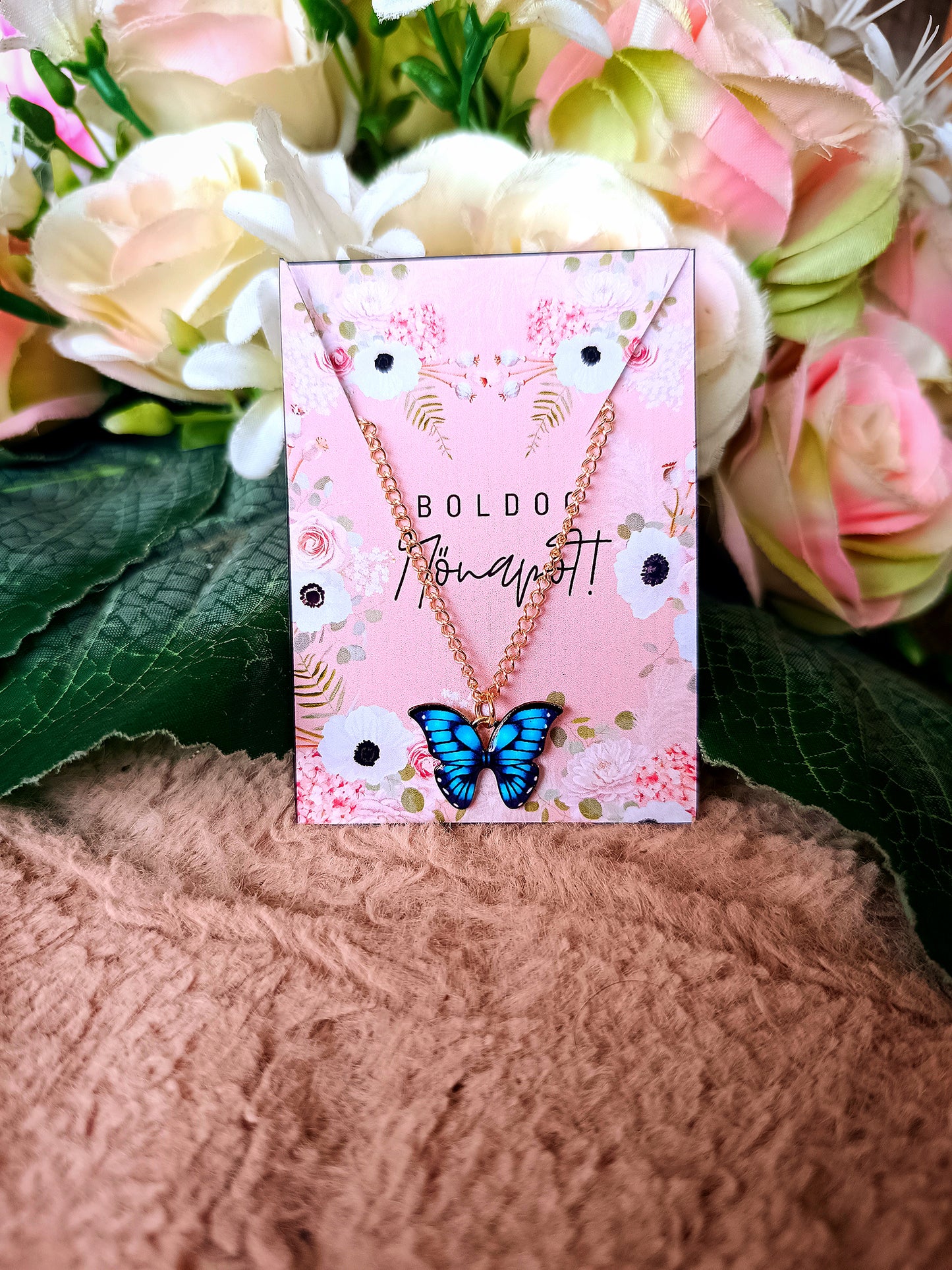 Ajándék nőnapra pillangós nyaklánc kék