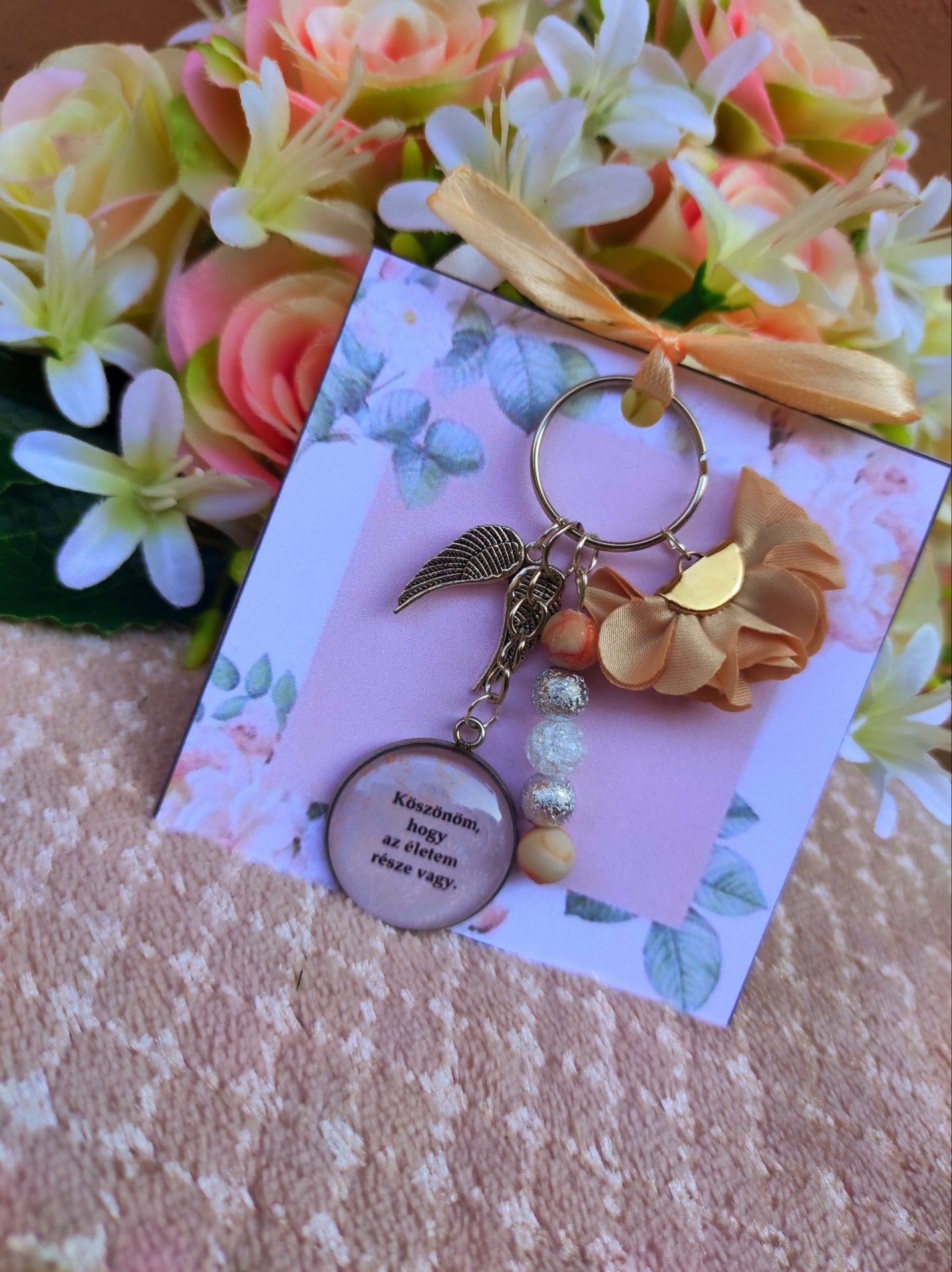 Köszönő kulcstartó bézs