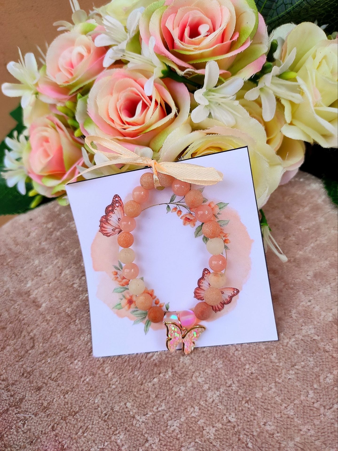 Nude pillangós ásvány karkötő