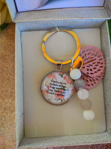 Bézs tanúfelkérő kulcstartó