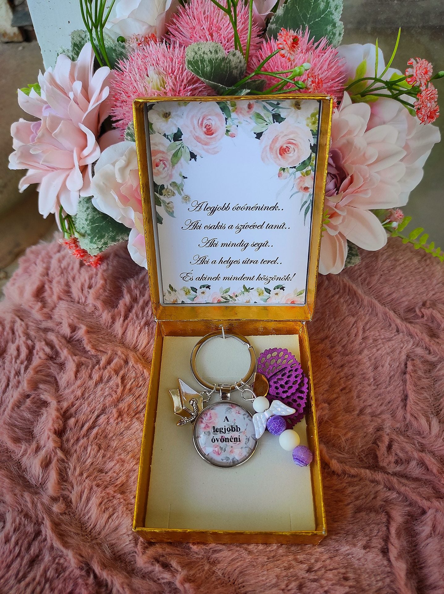 Ajándék pedagógusnak lila dobozos