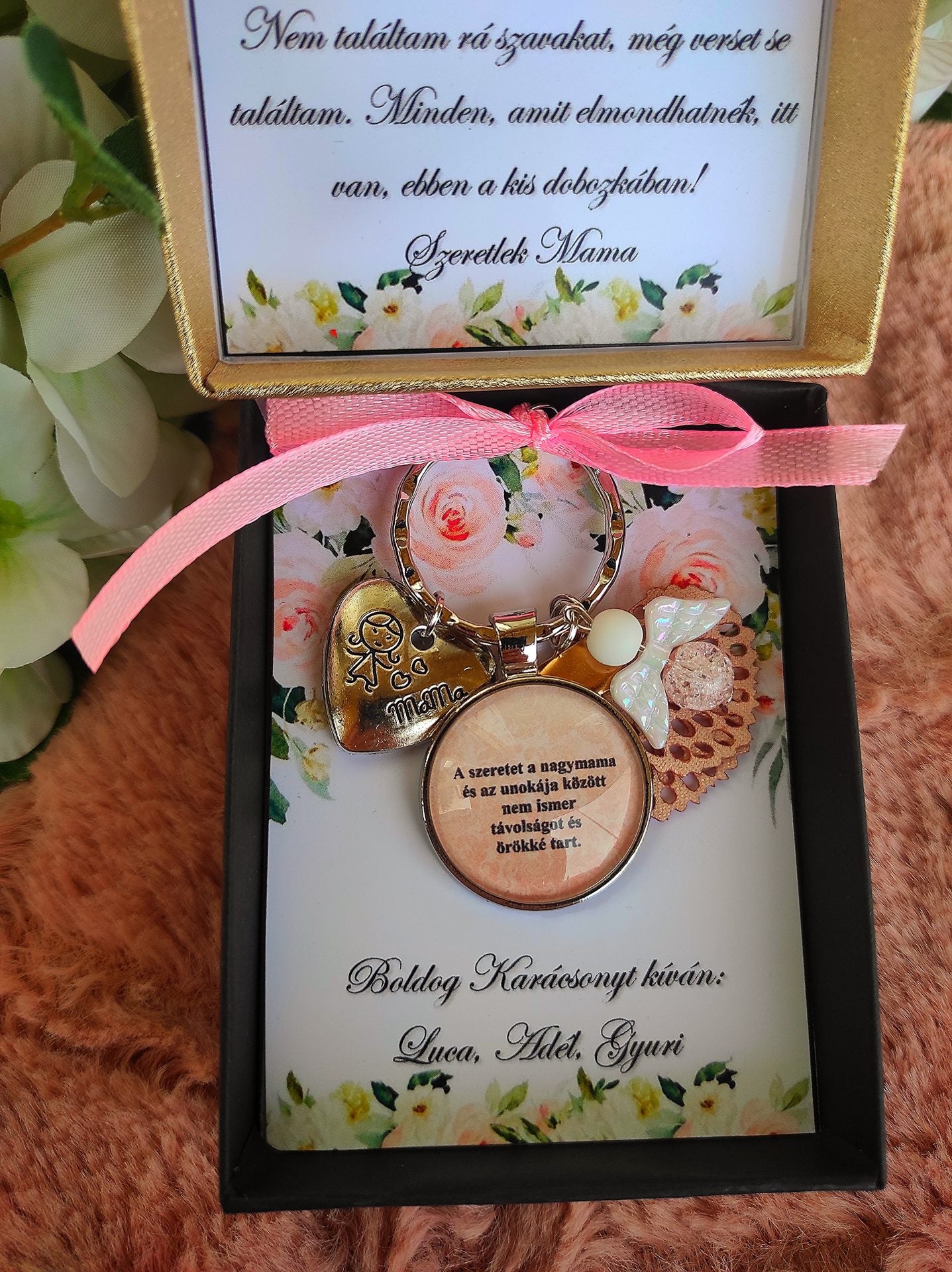 Egyedi dobozos nagymama kulcstartó