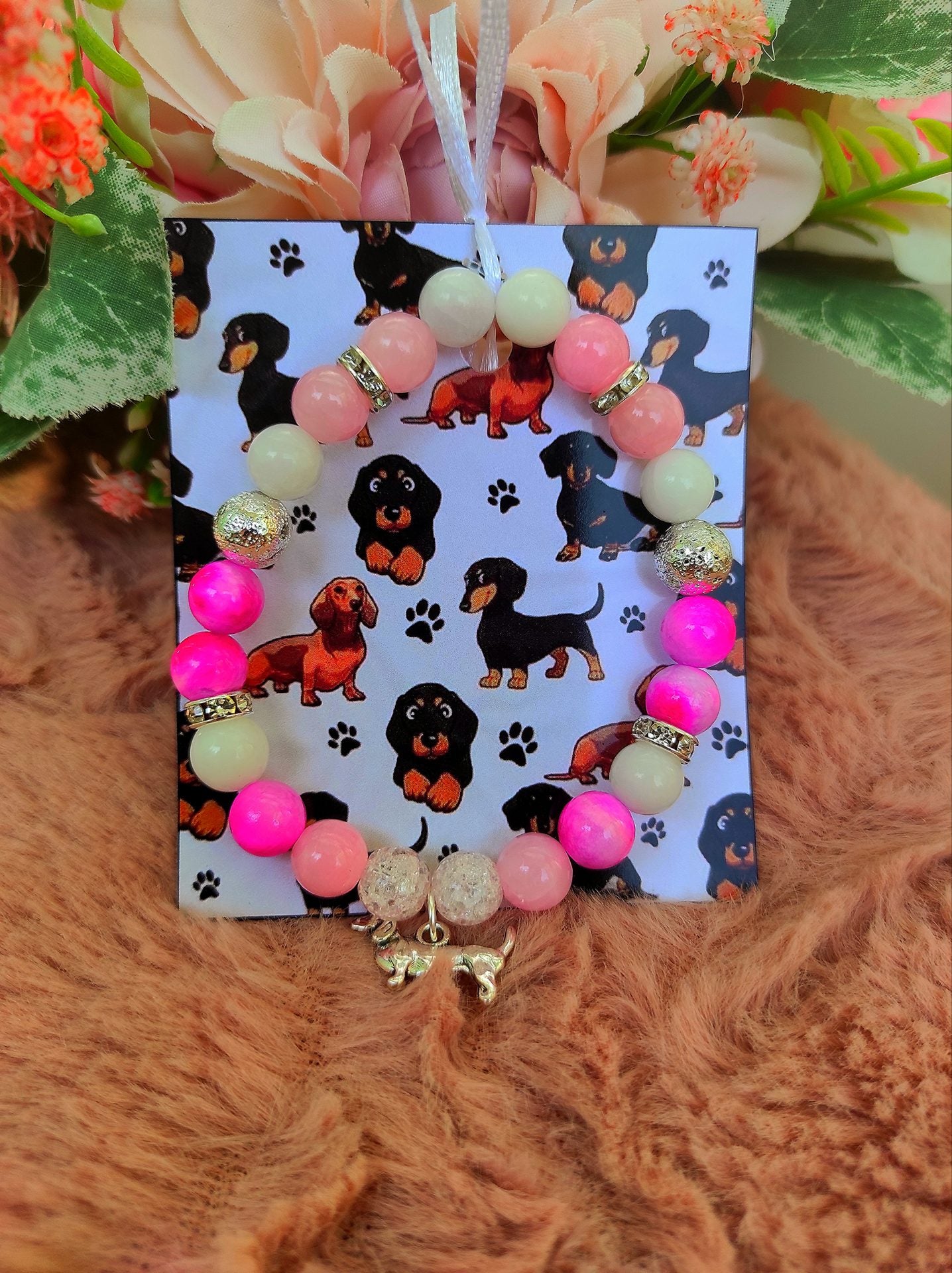 Achát tacskó pink ajándék karkötő