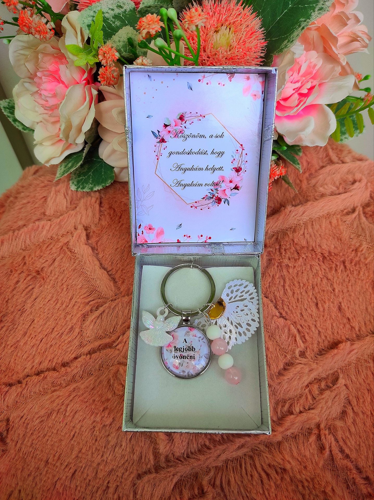 Ballagási ajándék dobozos szürke kulcstartó