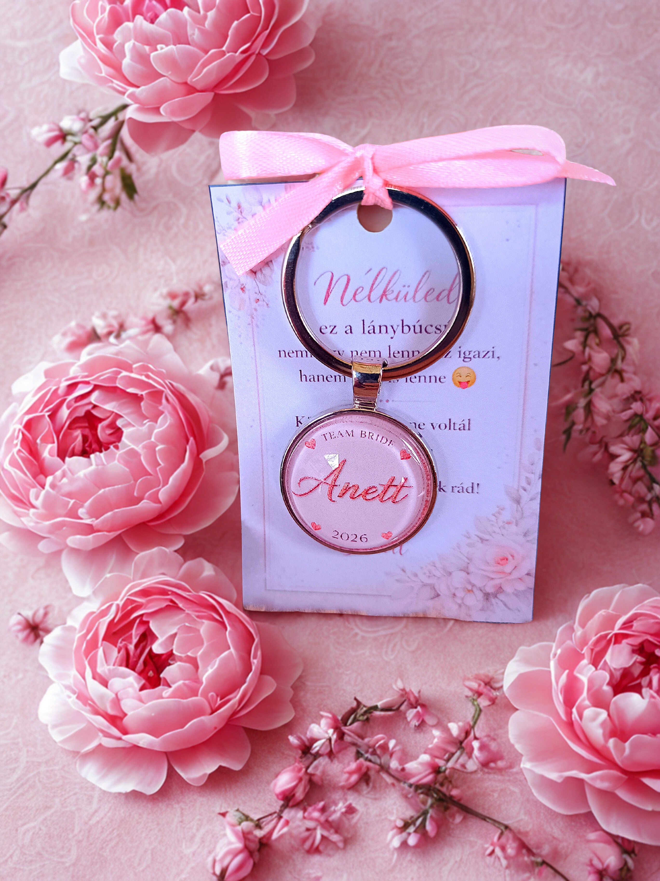 Leánybúcsú ajándék egyedi kulcstartó