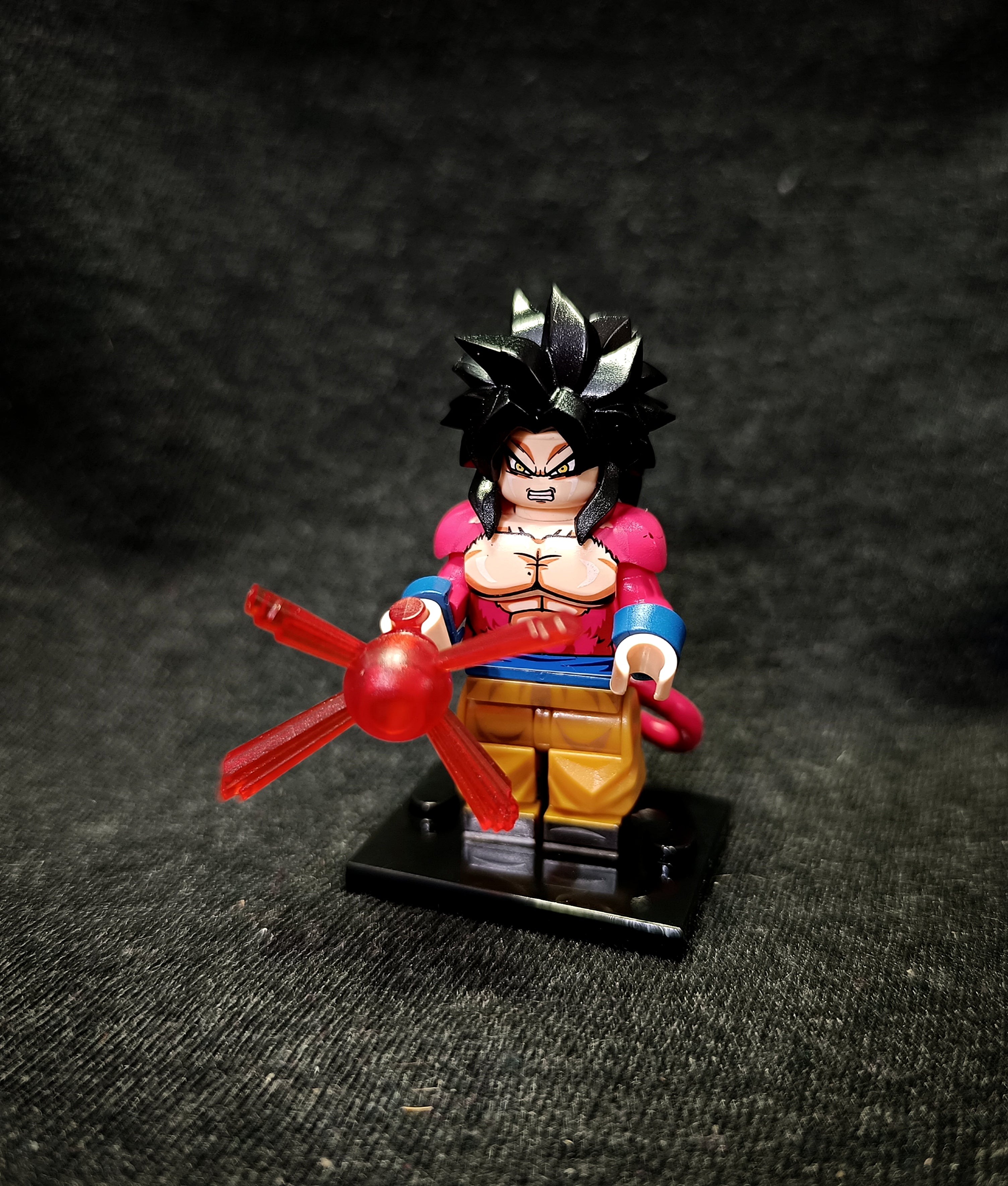 Dragon Ball Son Goku SSJ4 figura