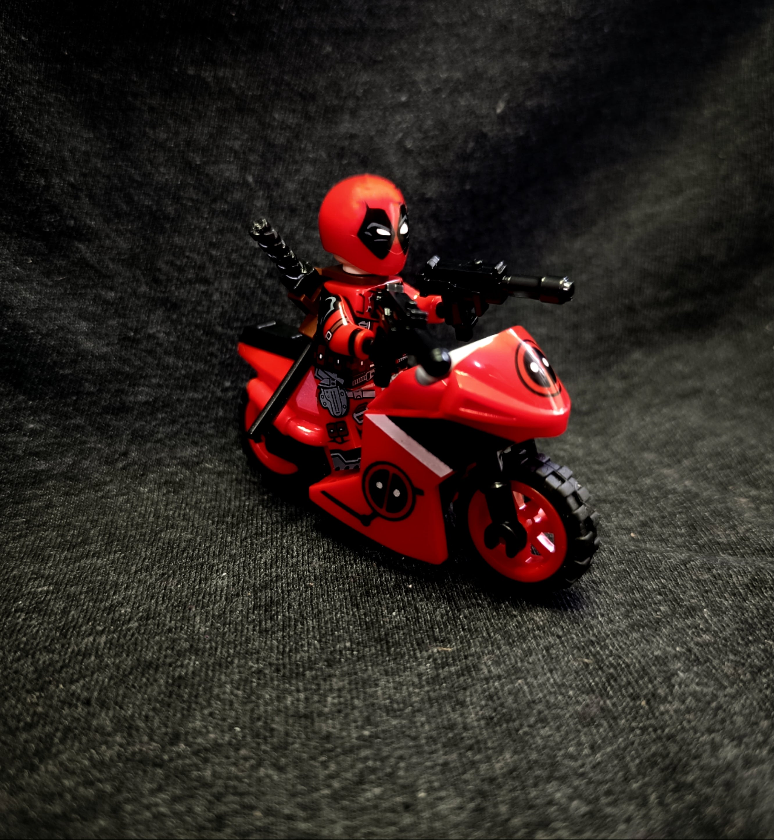 Motoros Deadpool figura