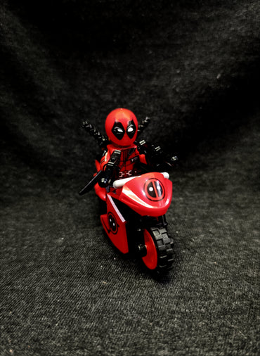 Motoros Deadpool figura