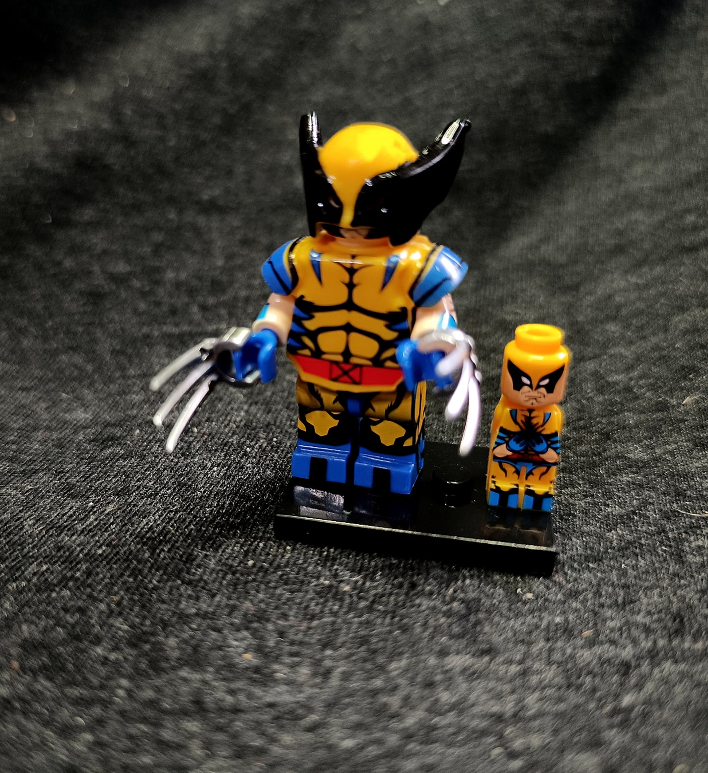 Wolverine figura mini figurával