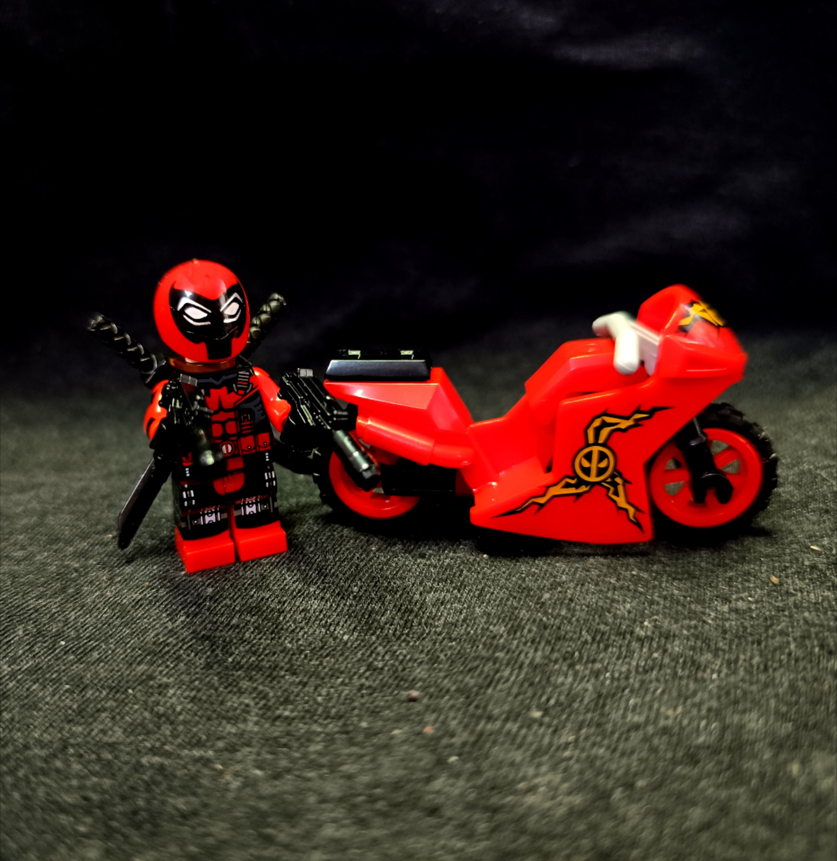 Motoros Deadpool figura