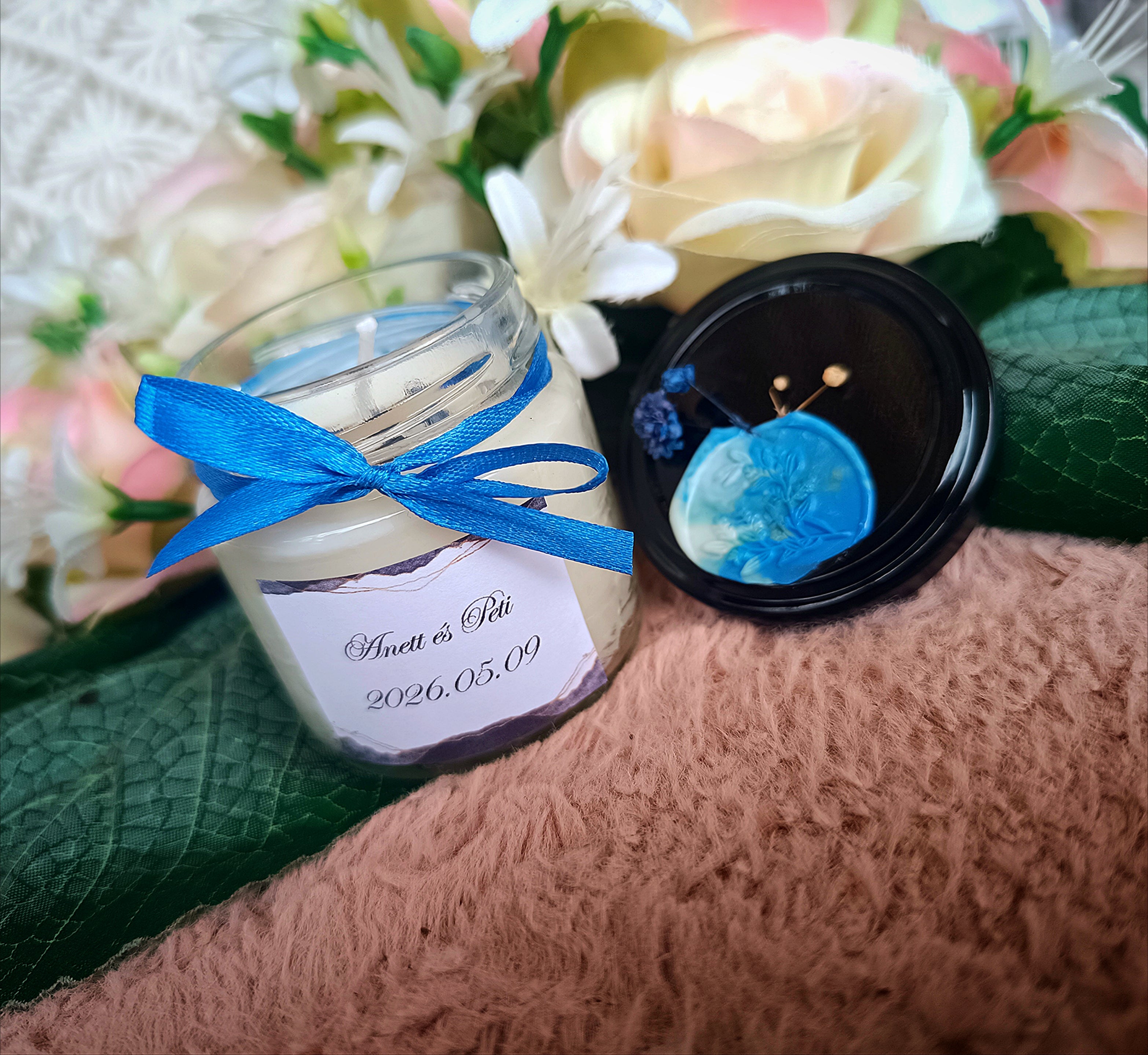 Eküvői köszönő ajándék vendégeknek feliratos ásvány gyertya kék