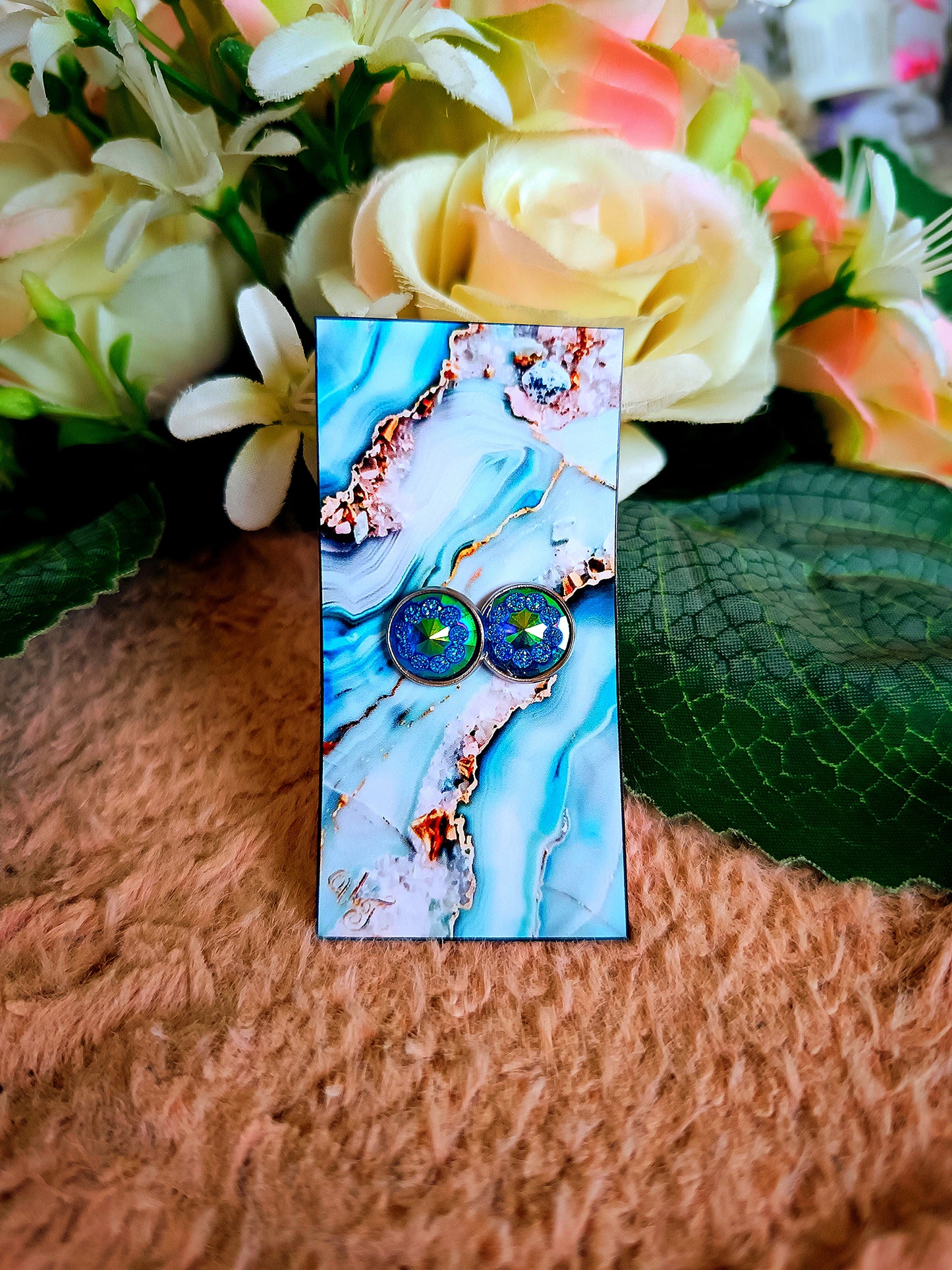 Különleges kék bedugós nikkelmentes fülbevaló