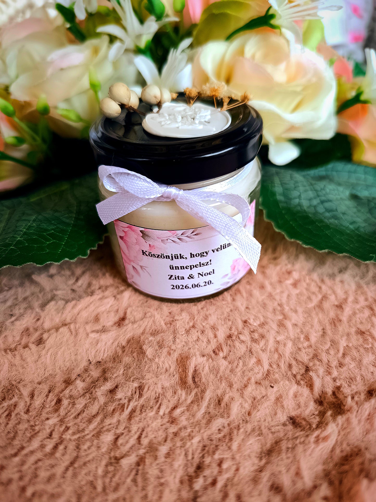 Eküvői köszönő ajándék vendégeknek feliratos ásvány gyertya fehér