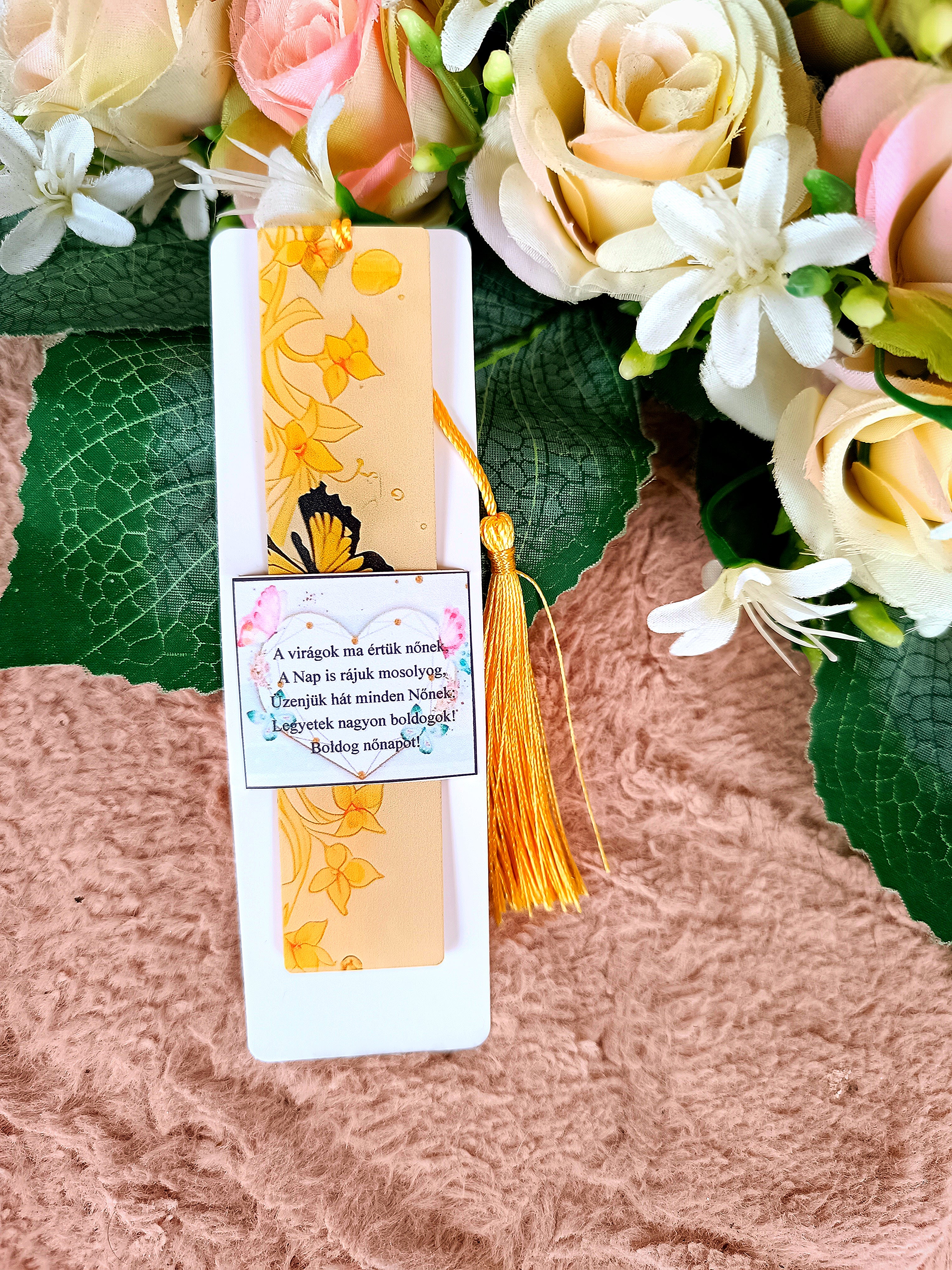 Nőnapi ajándék pillangós könyvjelző (sárga)