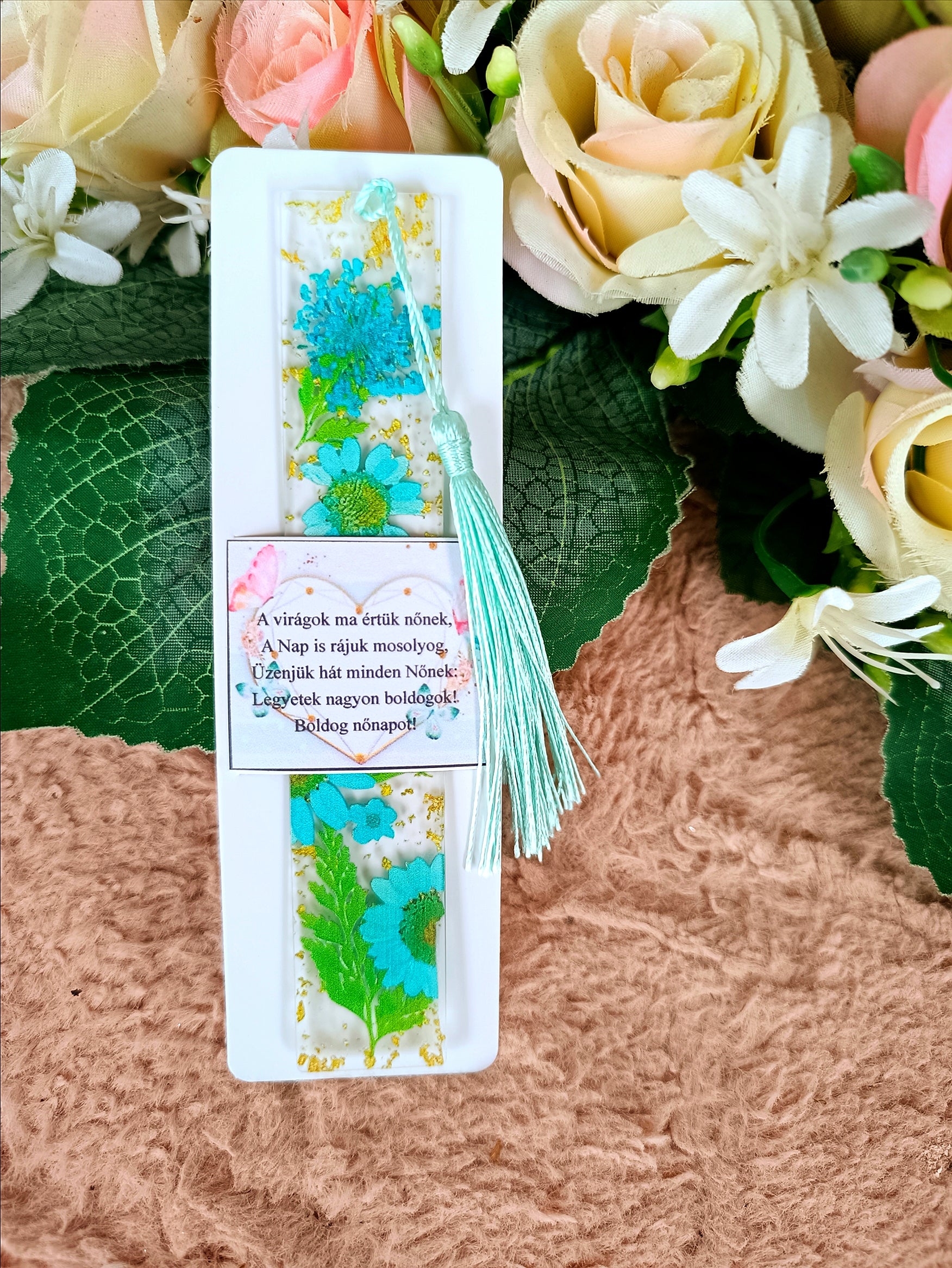 Nőnapi ajándék virágos könyvjelző kék