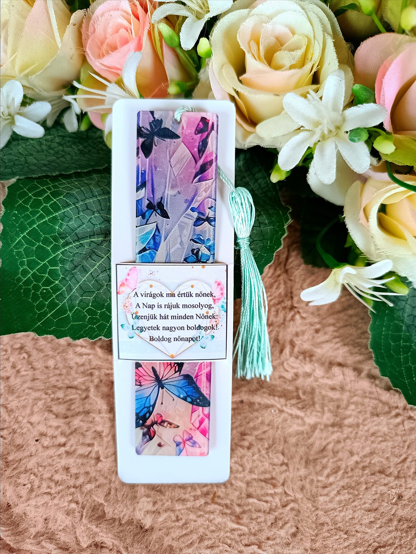 Nőnapi ajándék pillangós könyvjelző lila