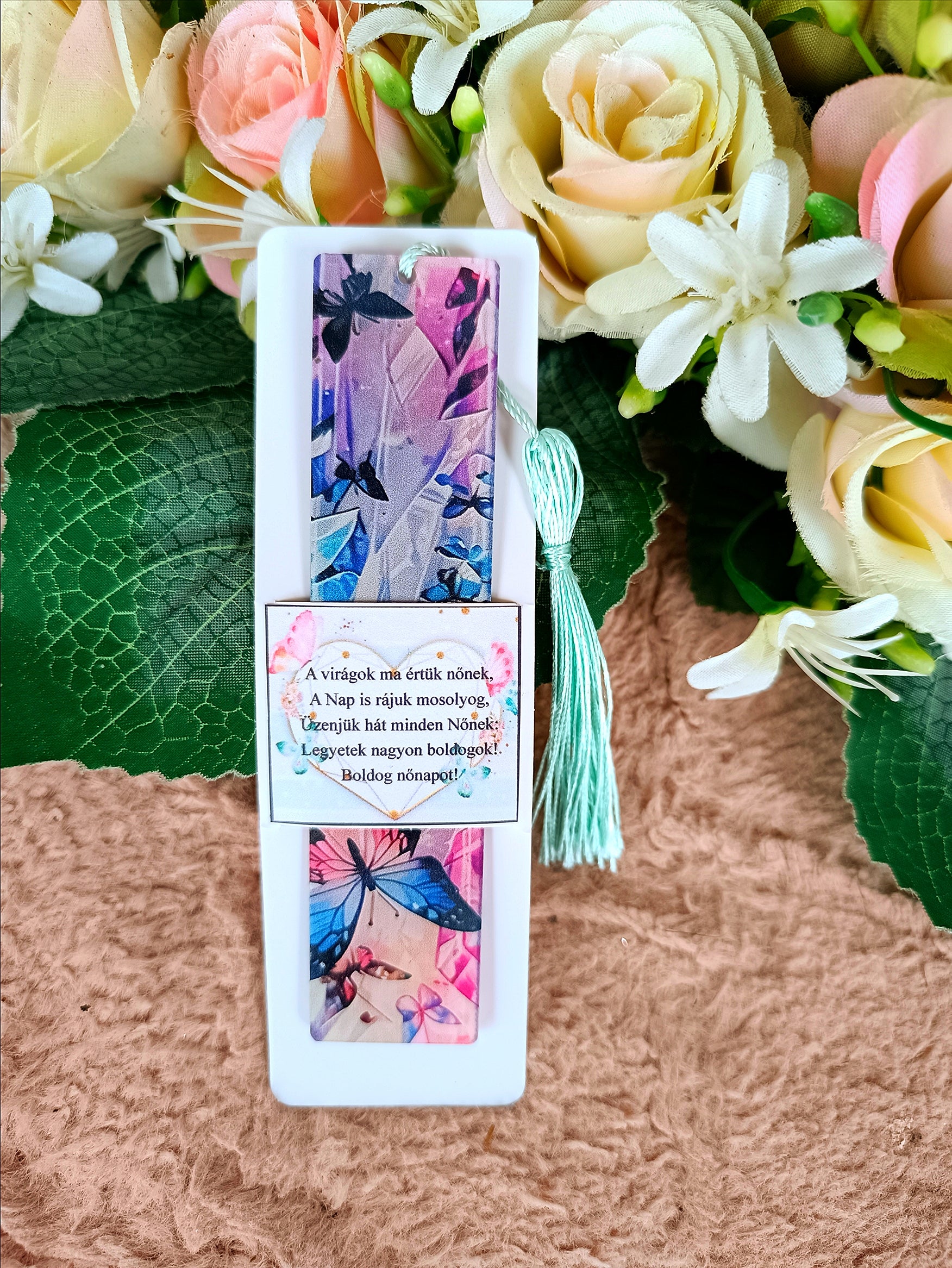 Nőnapi ajándék pillangós könyvjelző lila