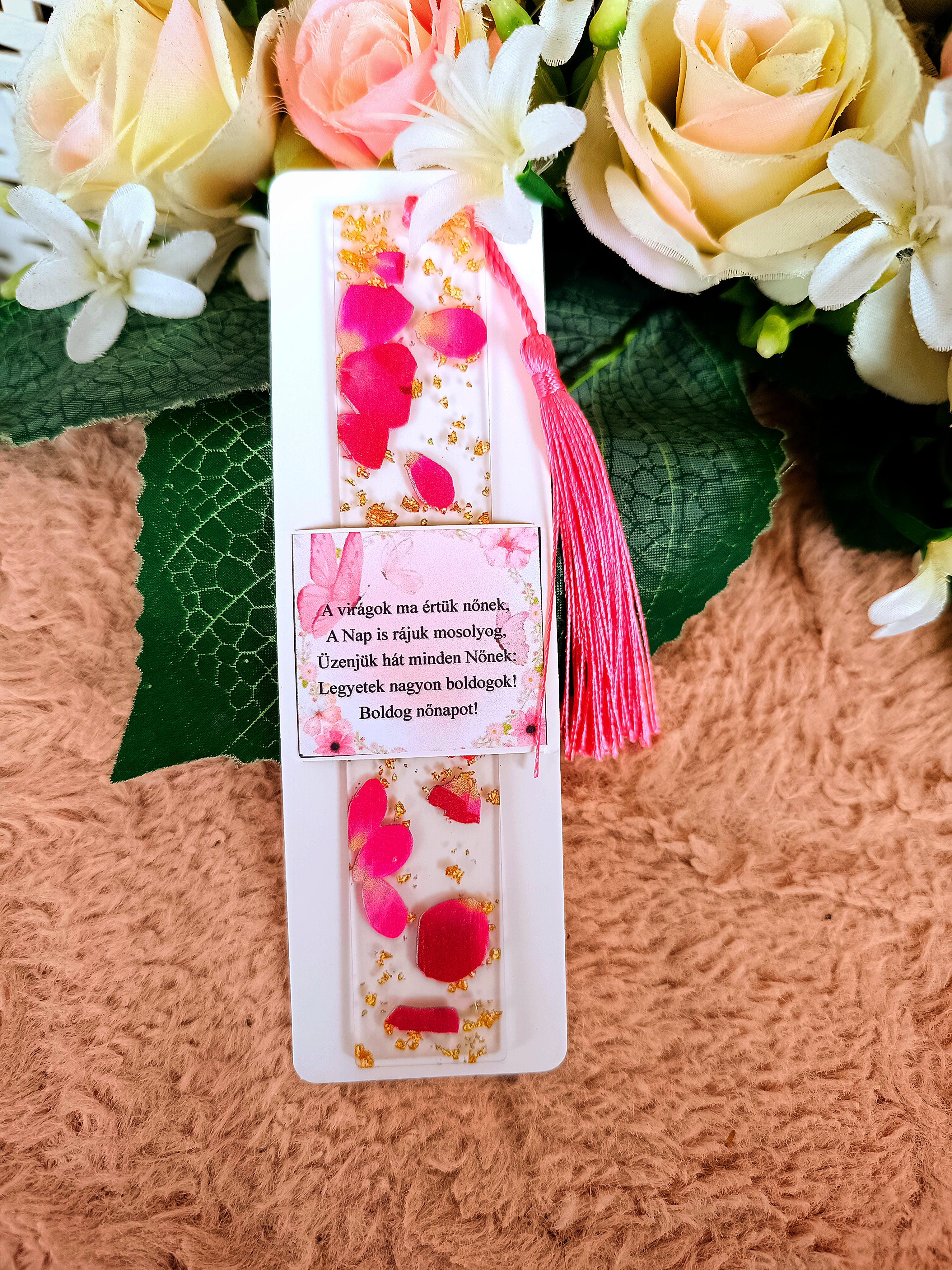 Nőnapi ajándék virágos könyvjelző pink
