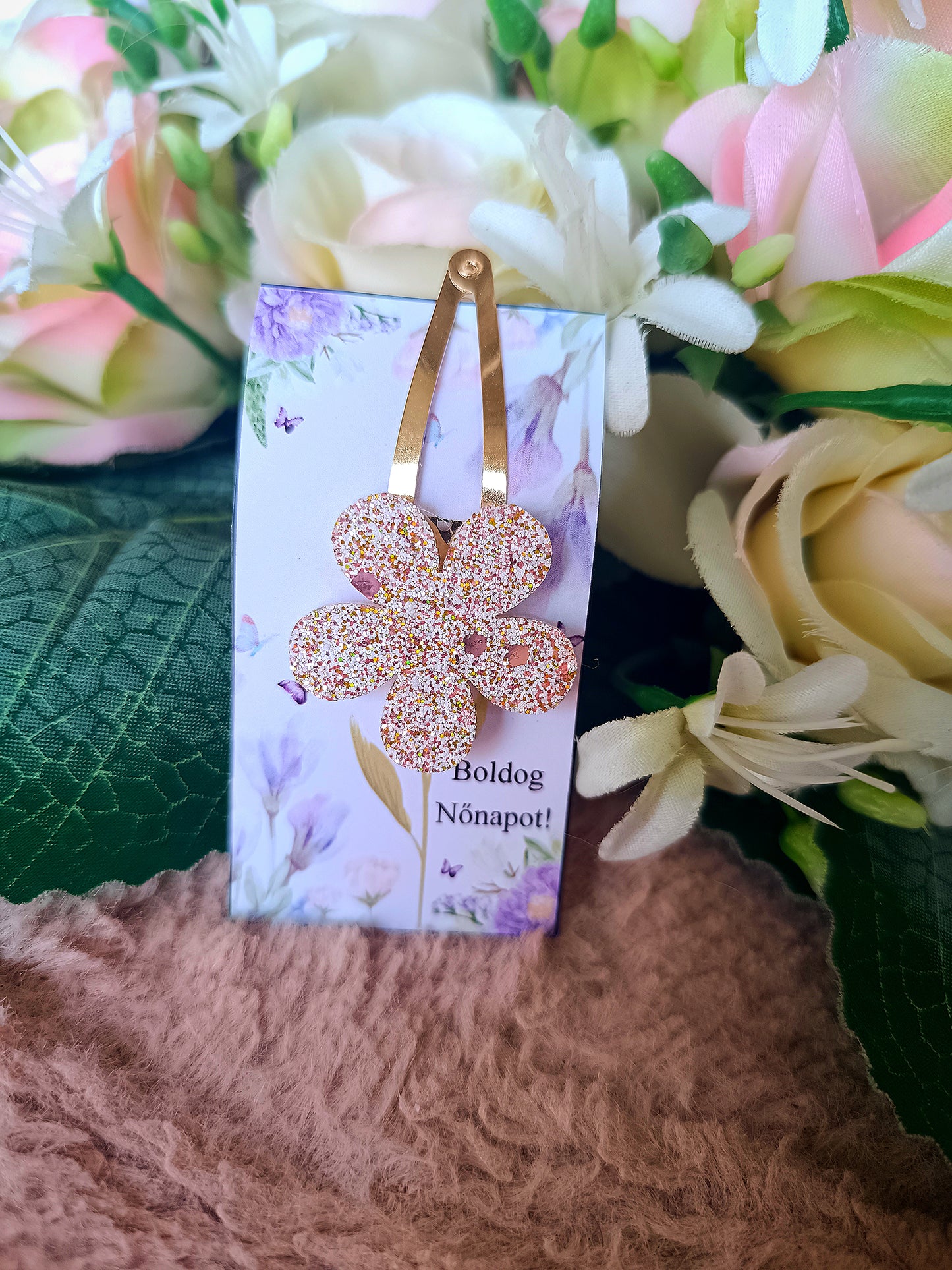 Nőnapi ajándék virágos csatt rózsaszín