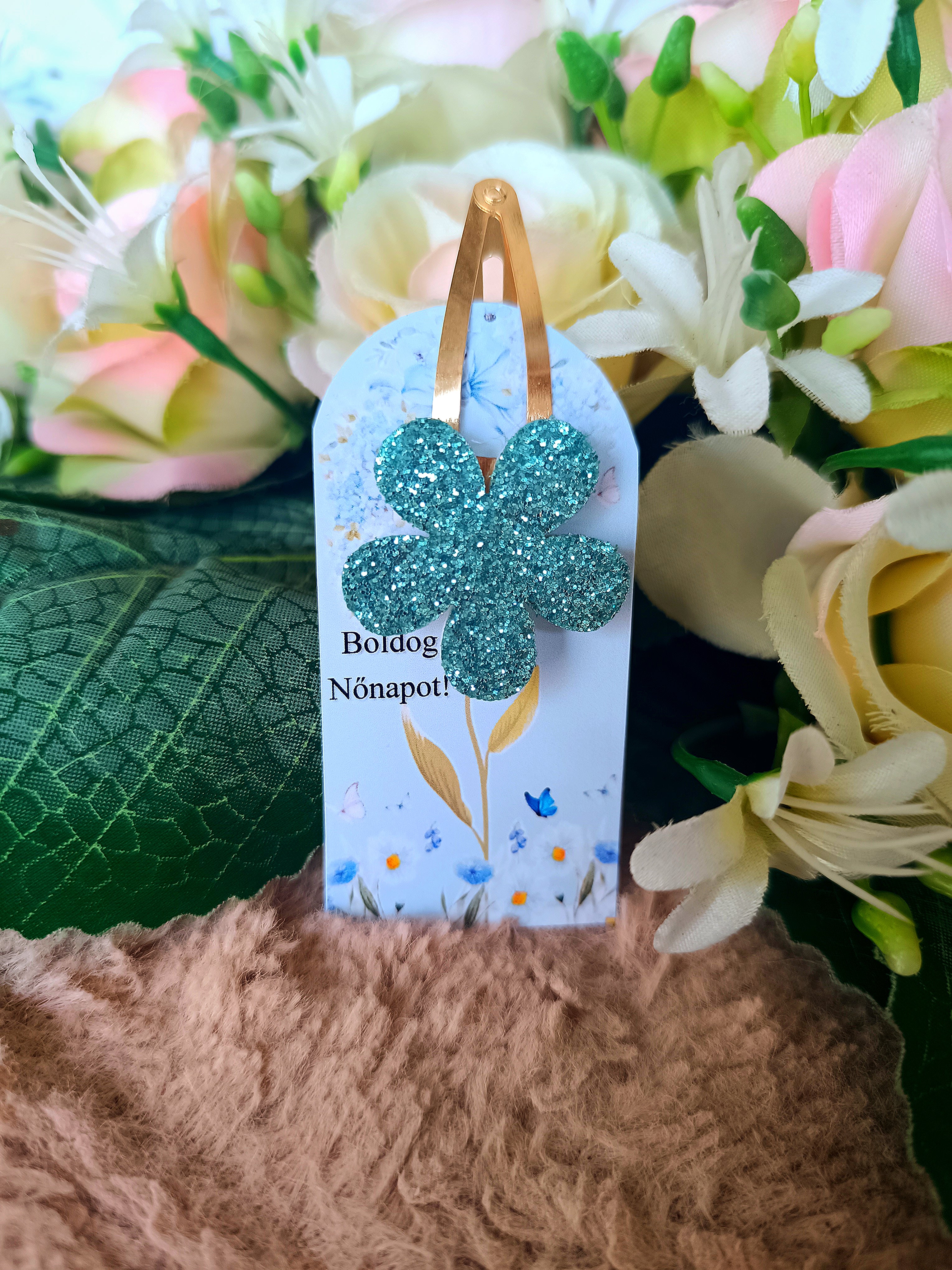 Nőnapi ajándék virágos csatt kék