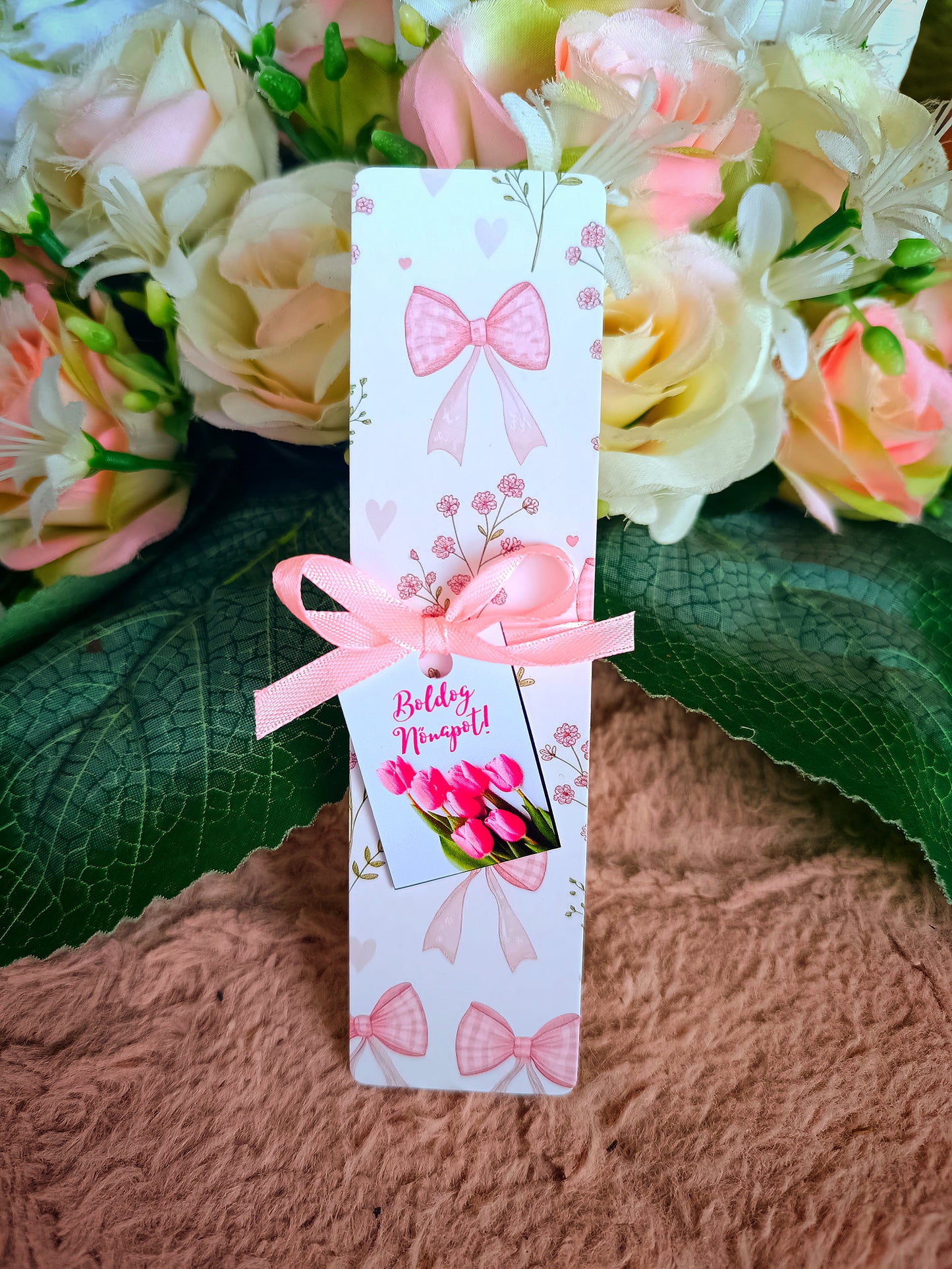 Nőnapi ajándék masnis könyvjelző