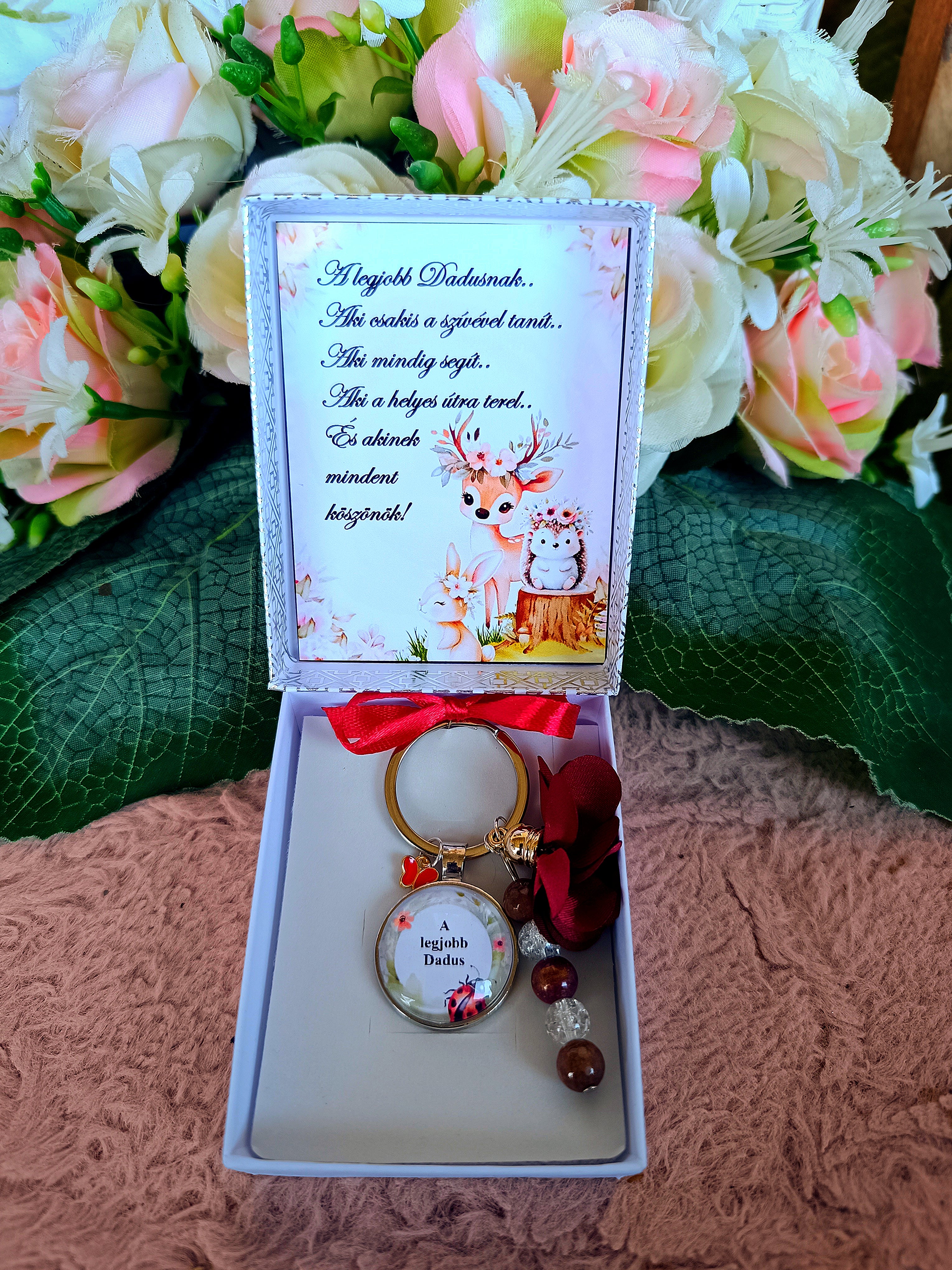 Ajándék pedagógusnak, dadus egyedi kulcstartó katicabogaras