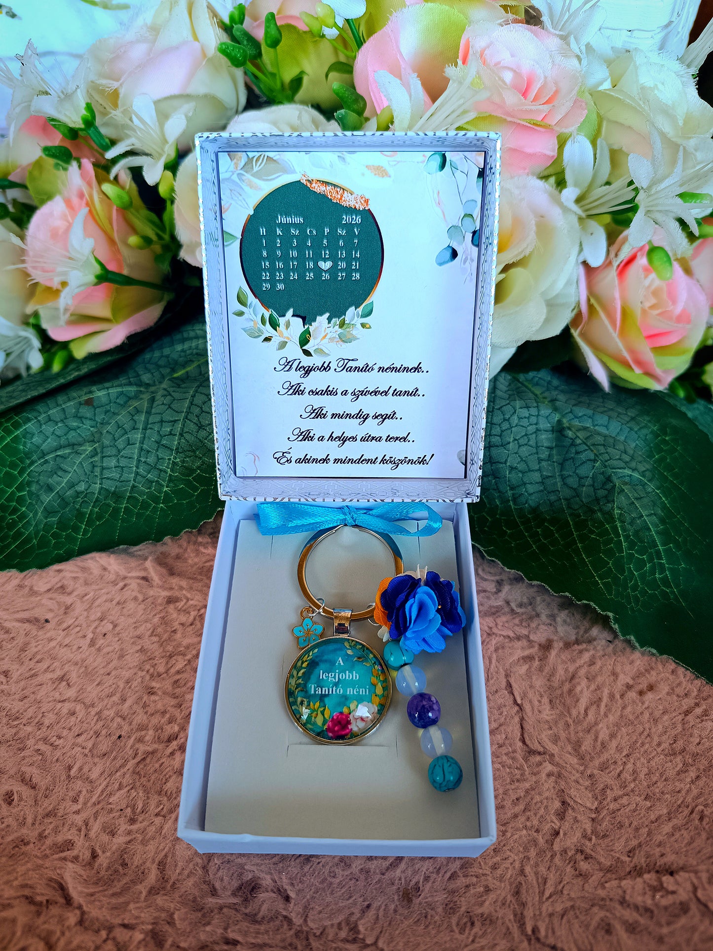 Ajándék pedagógusnak, tanító néni egyedi kulcstartó kék
