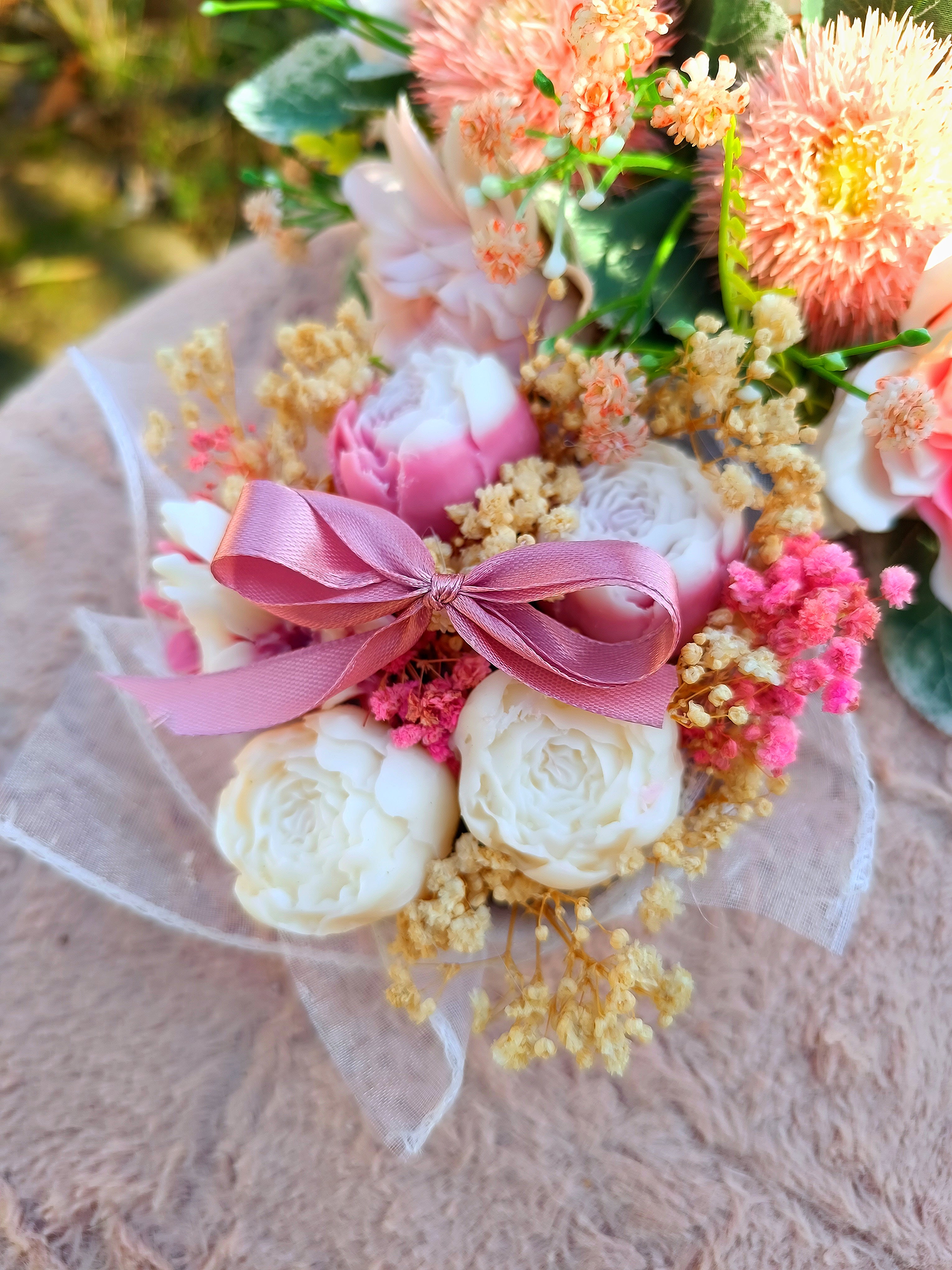 Ajándék szójaviasz bazsarózsák kaspóban