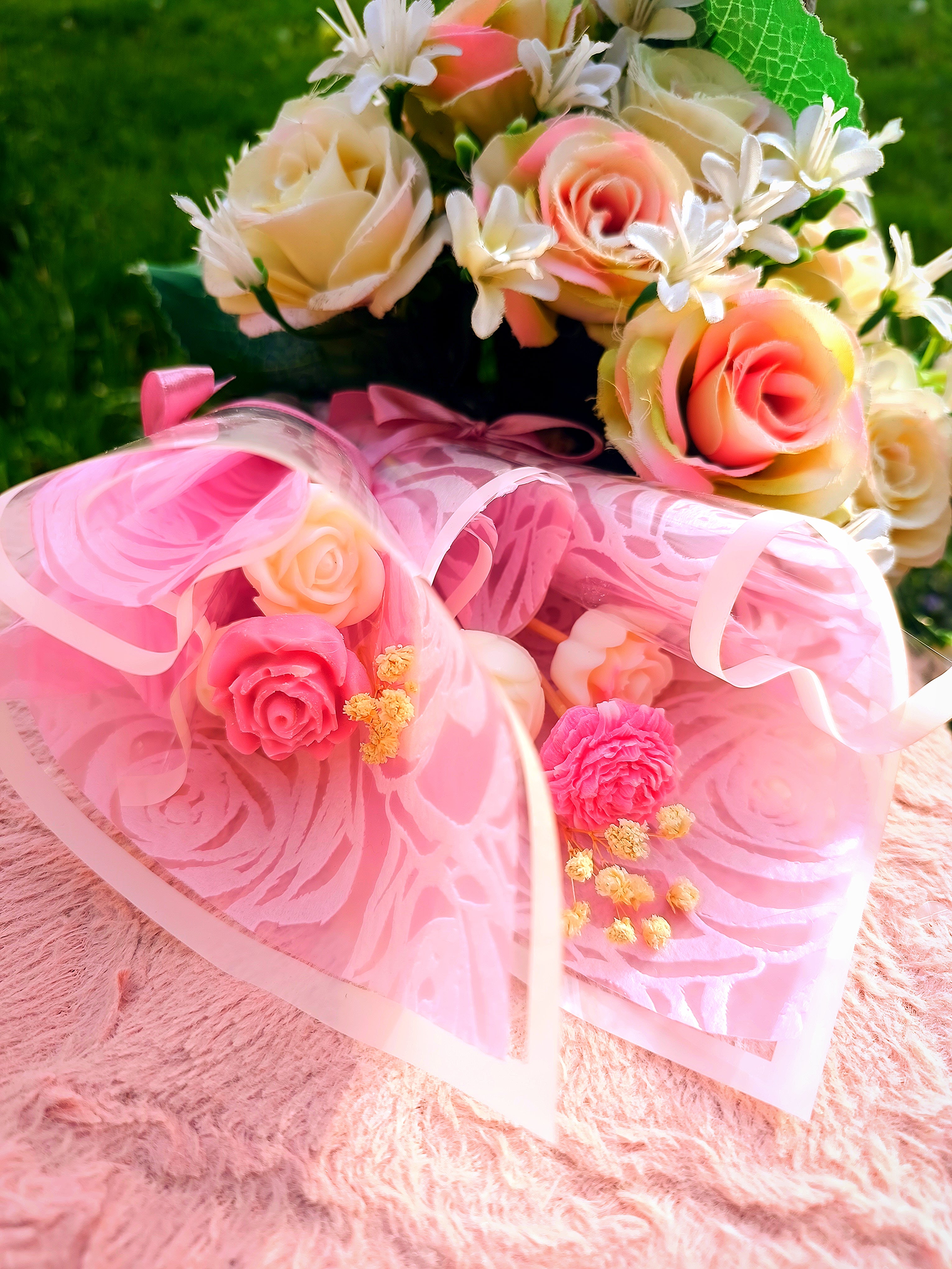 Ajándék Nőnapra, Anyák napjára, Pedagógusnak virág viasz csokor rózsaszín