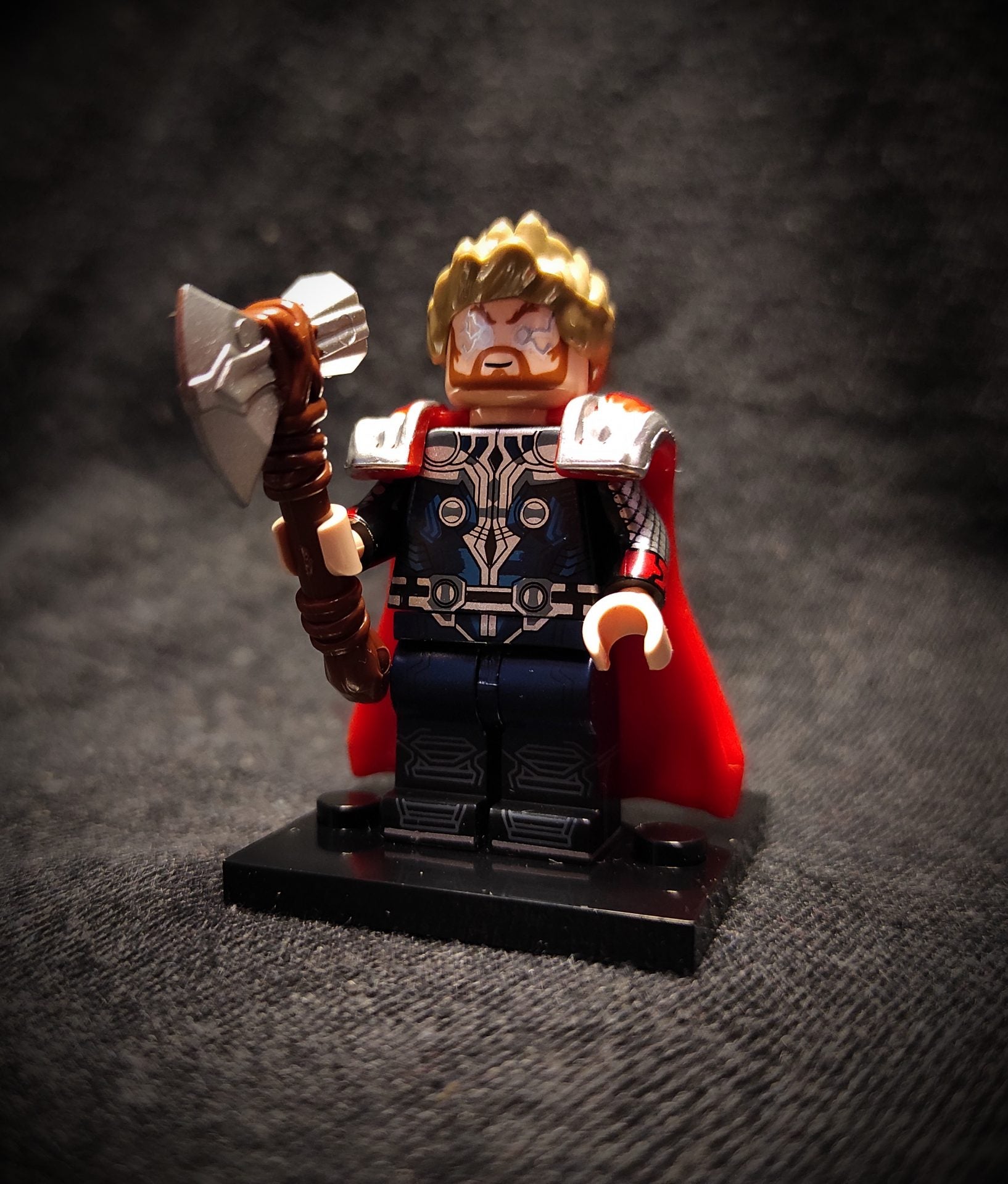 Bosszúállók figura - Thor