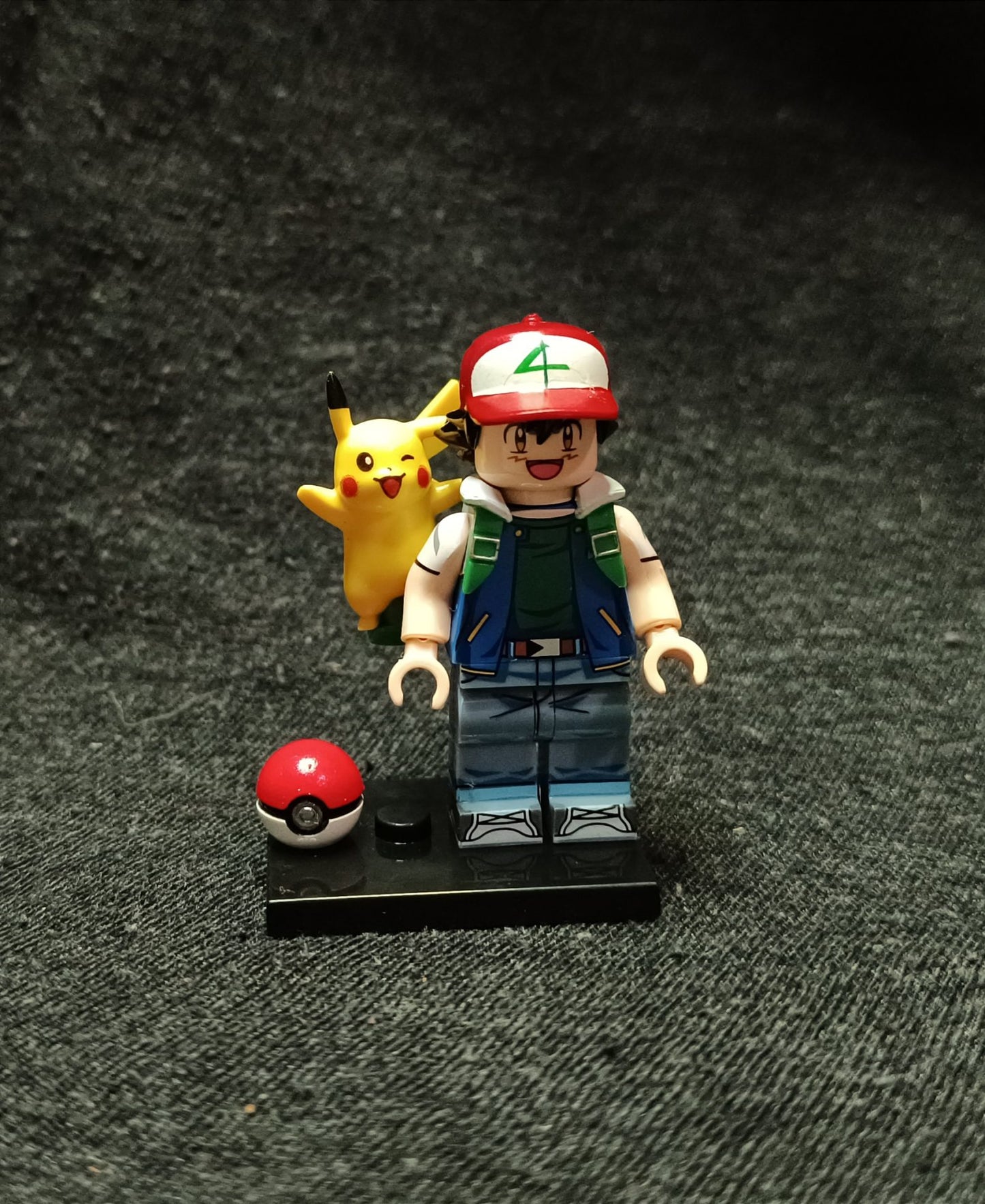 Pikachu és Ash Ketchum figura