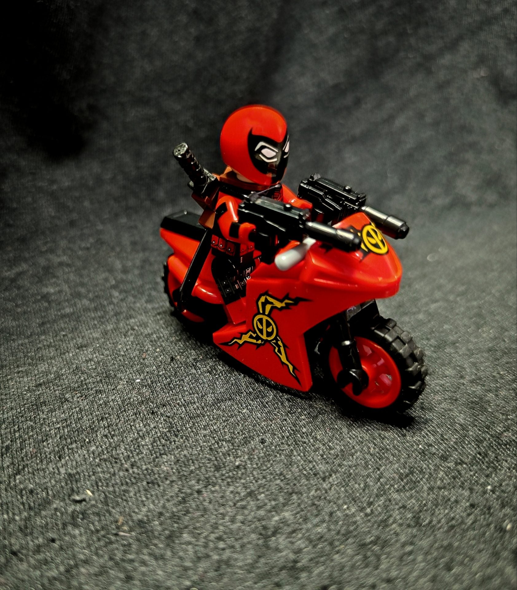 Motoros Deadpool figura